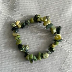 stretchy pebble bracelet, green